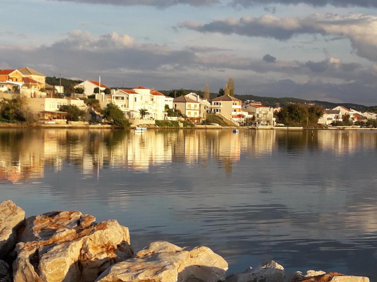 Ražanac Apartmani Mirko Ljubac מראה חיצוני תמונה