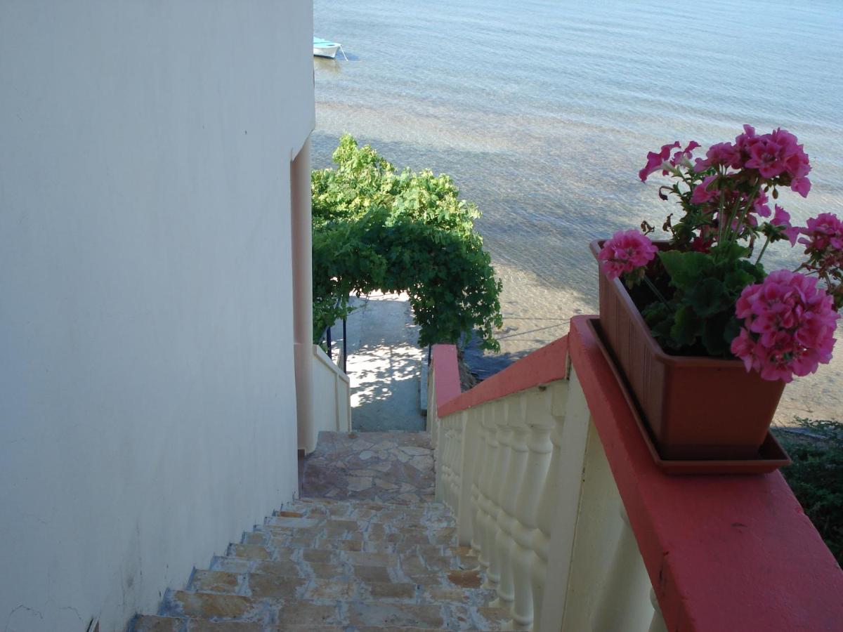 Ražanac Apartmani Mirko Ljubac מראה חיצוני תמונה