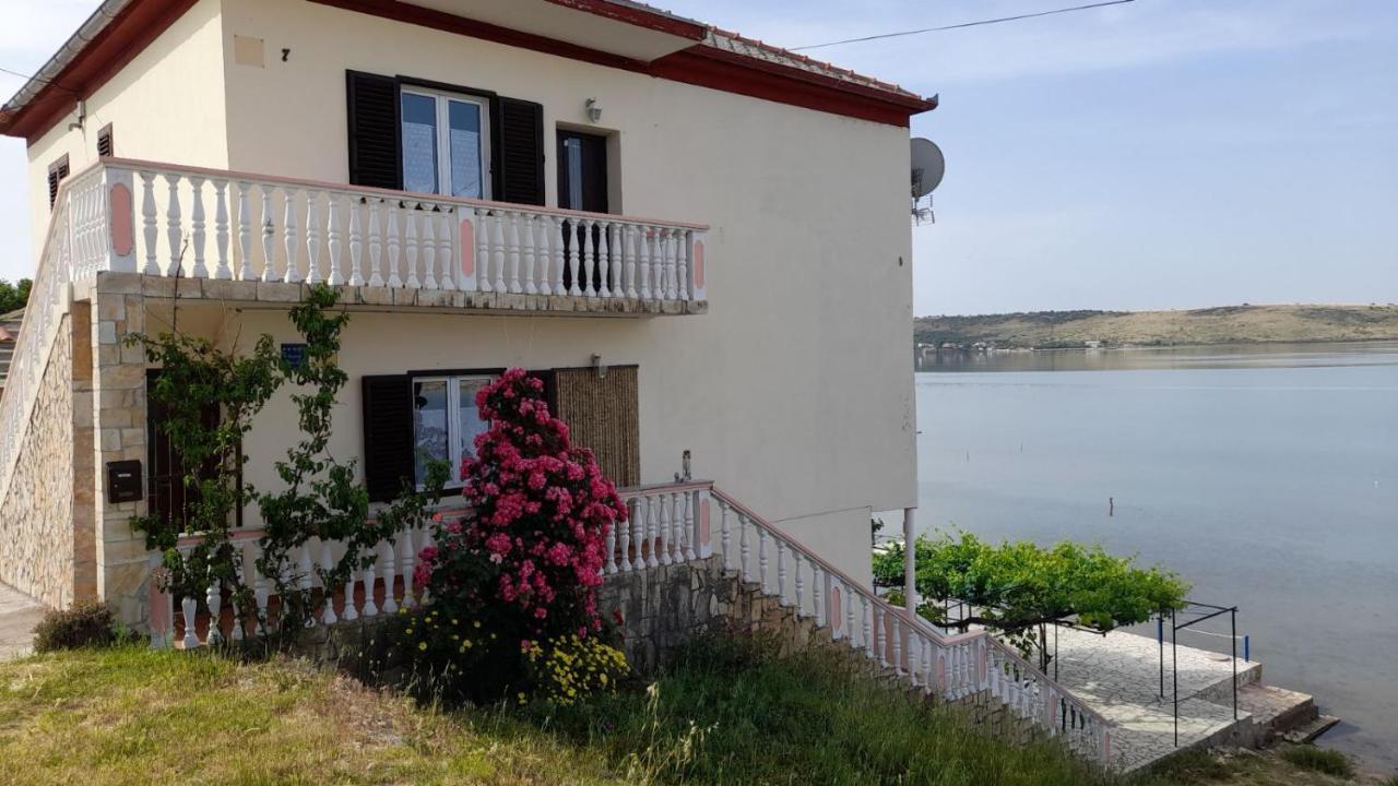 Ražanac Apartmani Mirko Ljubac מראה חיצוני תמונה